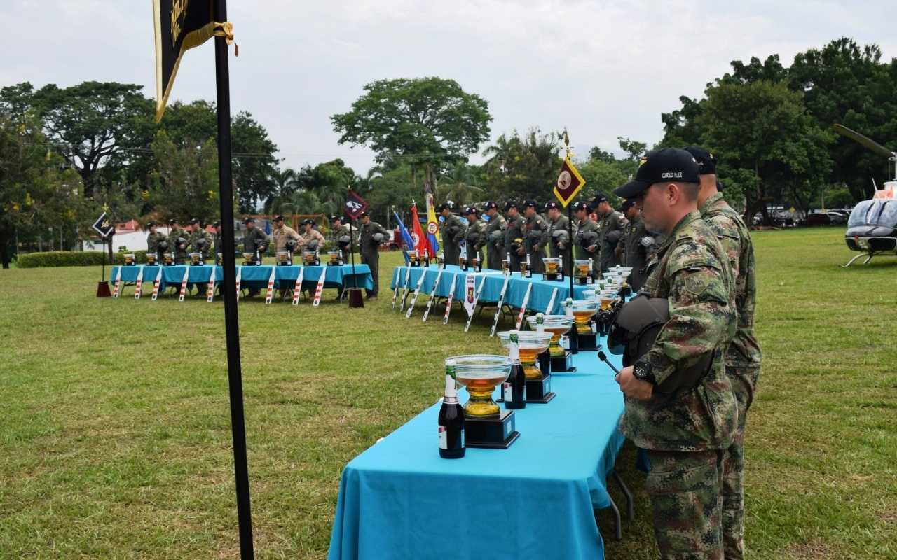 27 alumnos oficiales de la EHFAA realizaron su primer “Vuelo Solo”.