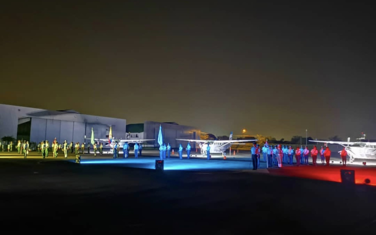 Imponente ceremonia nocturna en conmemoración del noveno aniversario del Grupo Aéreo del Casanare