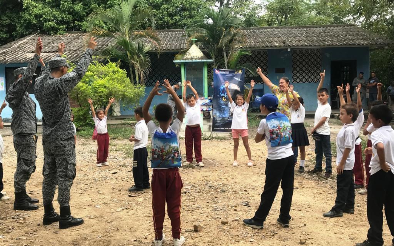 Un día de rondas y juegos vivieron los niños de la escuela El Topacio en Flandes 
