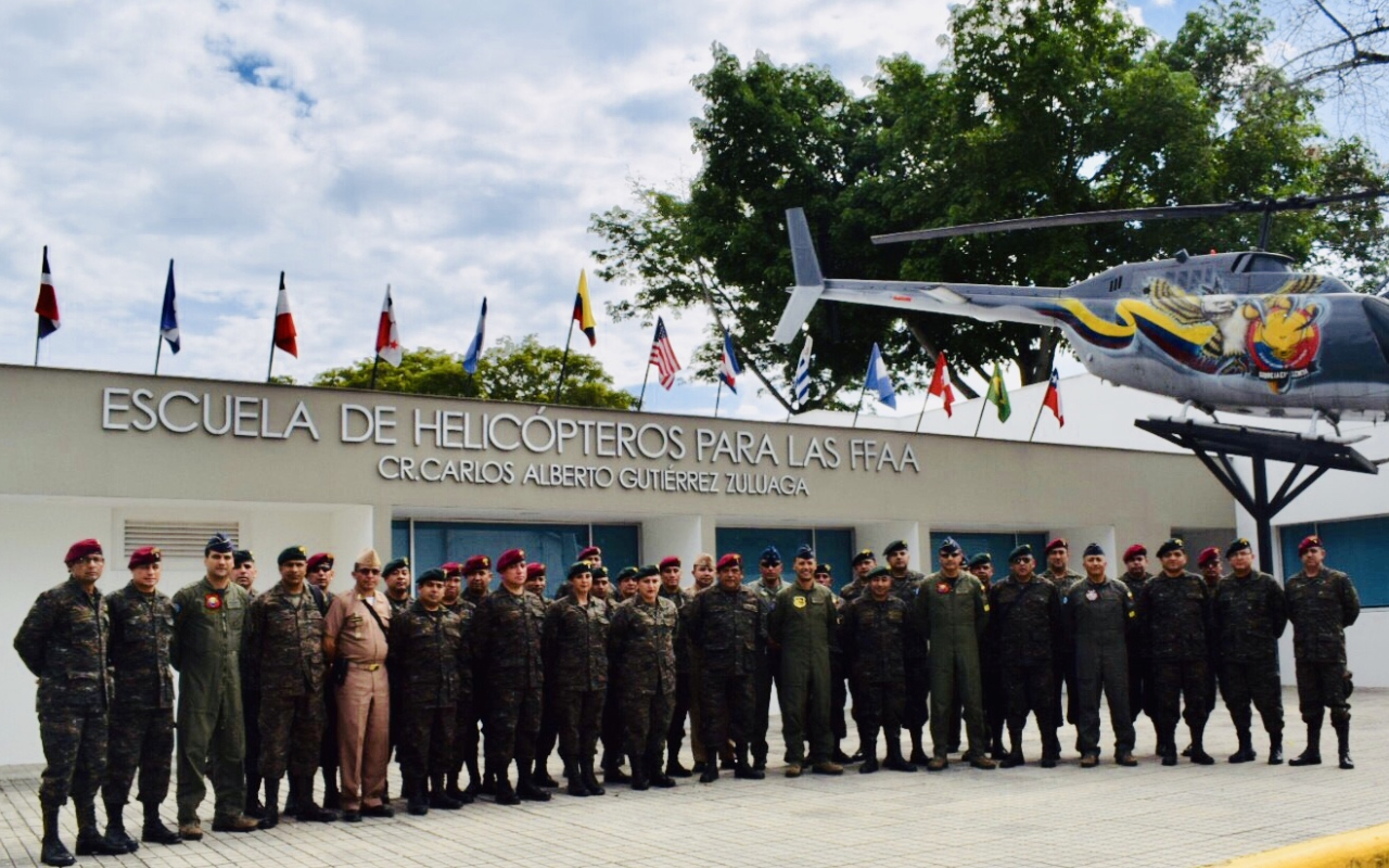Oficiales del Curso Superior de Guerra de Guatemala visitan Unidad Militar de la Fuerza Aérea Colombiana  