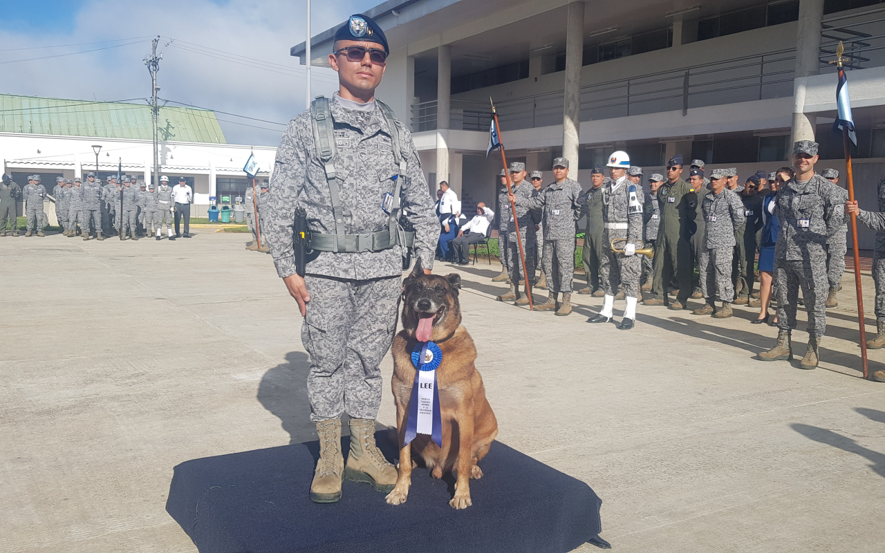 Lee, pastor belga del CACOM 6 culminó su servicio por la Patria