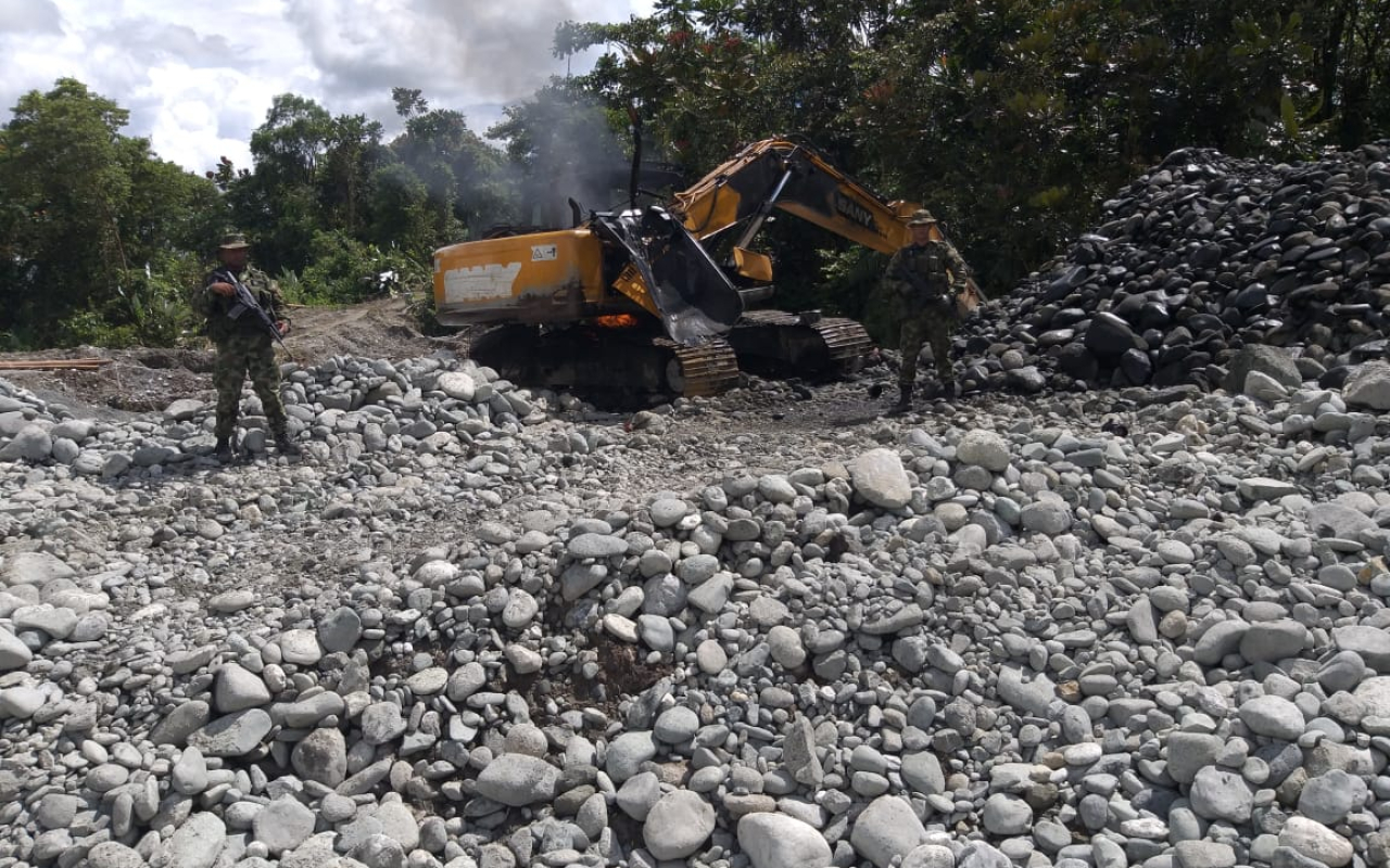 Maquinaria utilizada para minería ilegal fue destruida por la Fuerza Pública en el Cauca