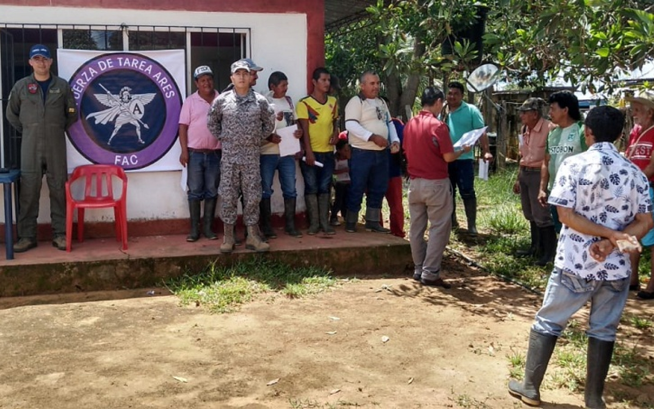 Fuerza Aérea Colombiana completó la quinta jornada de pagos a campesinos del programa de sustitución de cultivos ilícitos en Vichada 