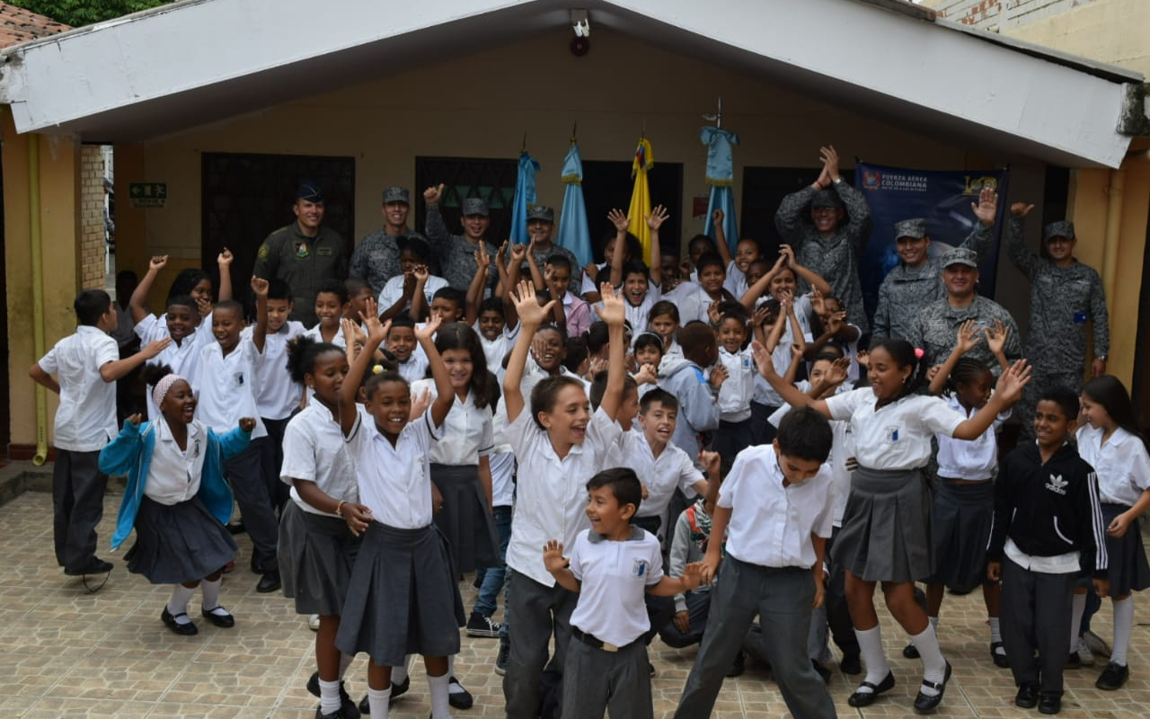Programa “Plan Corazón Amigo” de la Fuerza Aérea Colombiana benefició 130 niños y niñas en la capital del Valle del Cauca