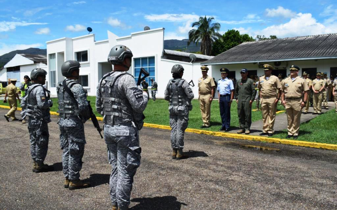 100 oficiales del Curso de Estado Mayor, visitan unidades de las Fuerzas Militares 