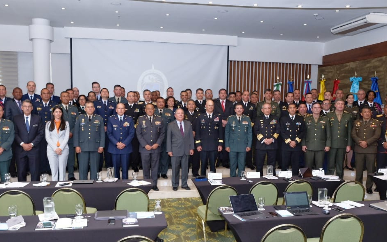 Proyección de la Fuerza Aérea y seguridad hemisférica en conferencia ante el Colegio Interamericano de Defensa