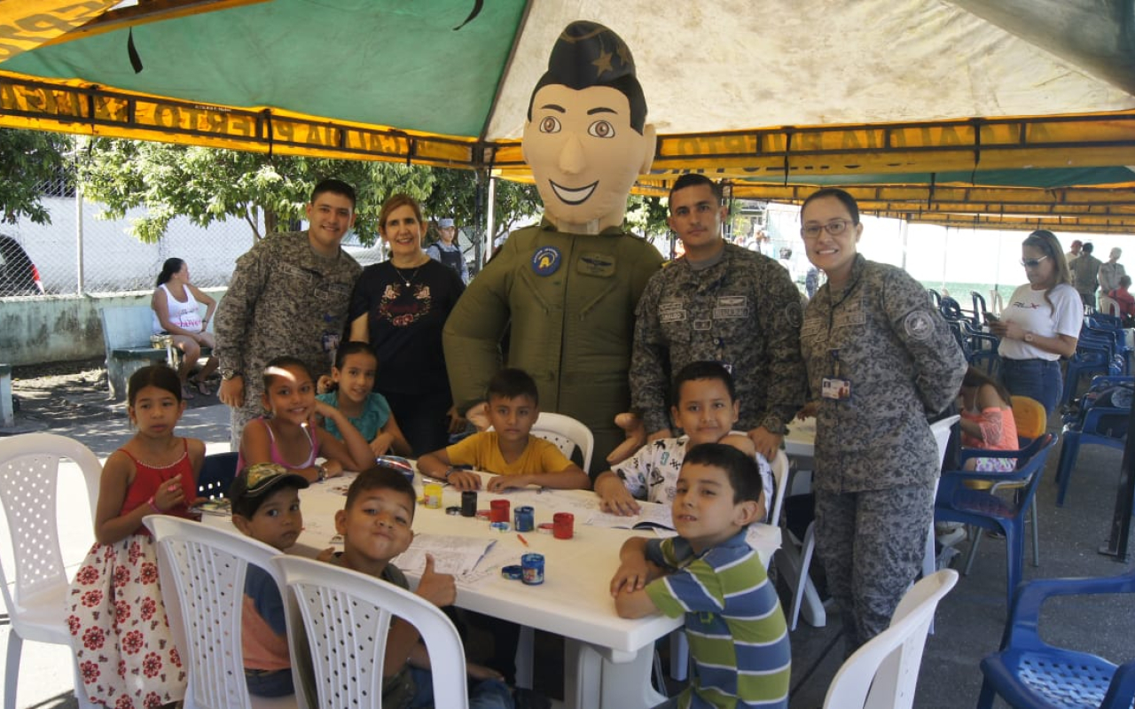 Un total de 1.500 habitantes del municipio de Puerto Salgar, Cundinamarca, se beneficiaron con una Jornada de Apoyo al Desarrollo; que les brindó atención médica, recreación y entrega de donaciones. 