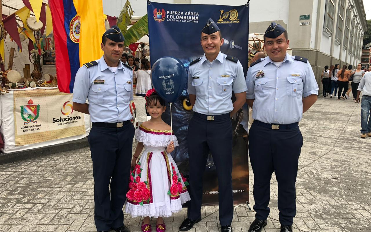 Fuerza Aérea Colombiana presente en el Festival Folclórico Colombiano, en la ciudad de Ibagué.