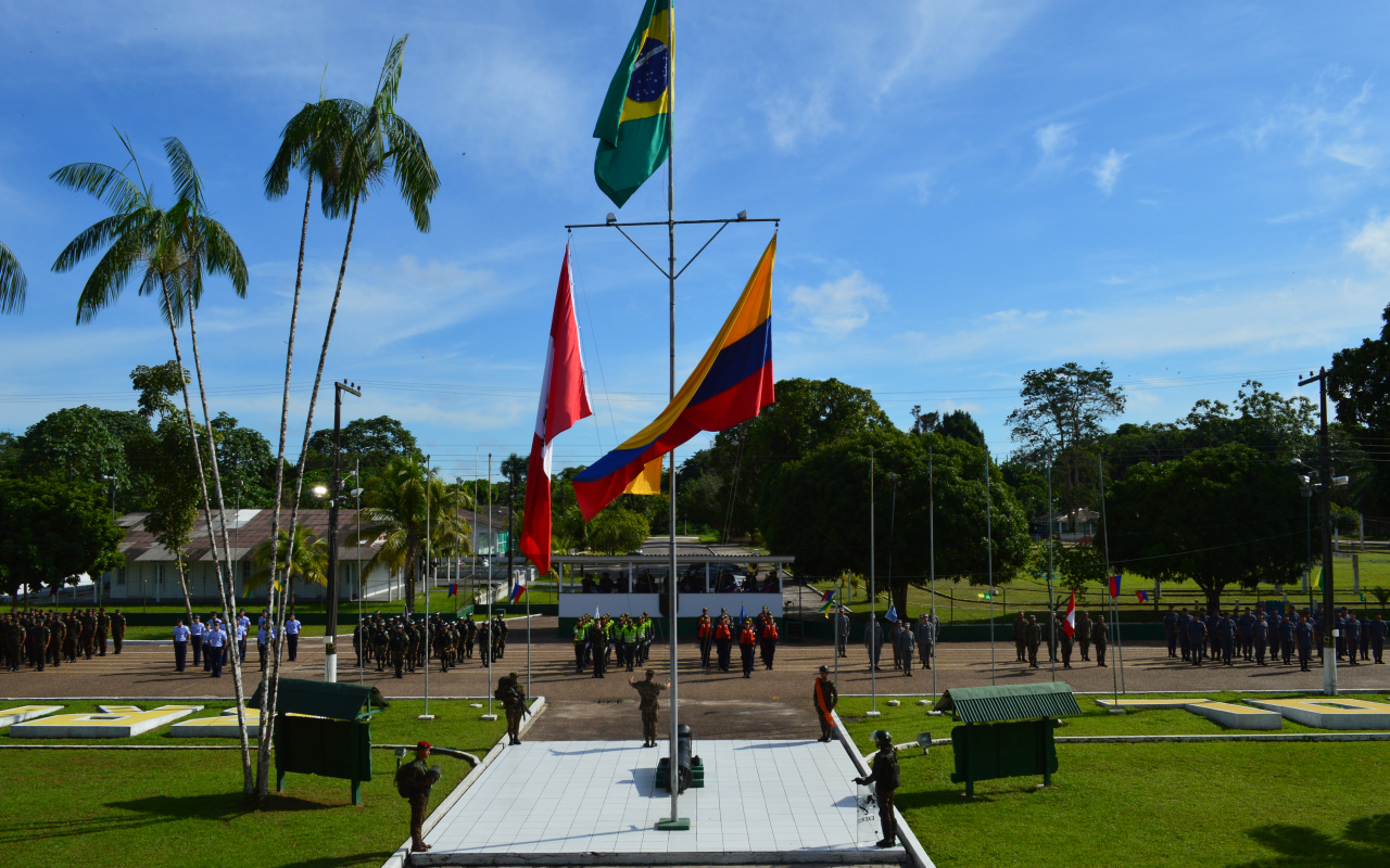 Pabellón Nacional es izado en la triple frontera