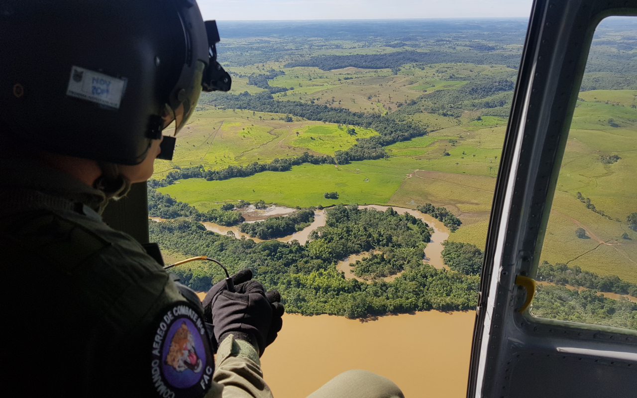 Fuerza Aérea Colombiana sobrevuela zonas afectadas por el desbordamiento de los ríos en el Caquetá