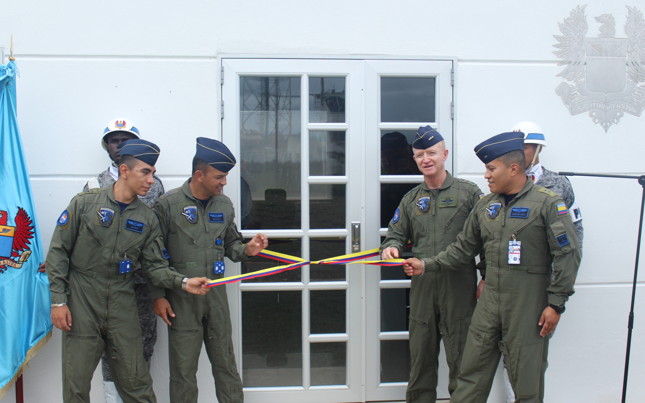 Inspector de la Fuerza Aérea inaugura estratégica obra para la operación de aeronaves remotamente tripuladas en el Caquetá 