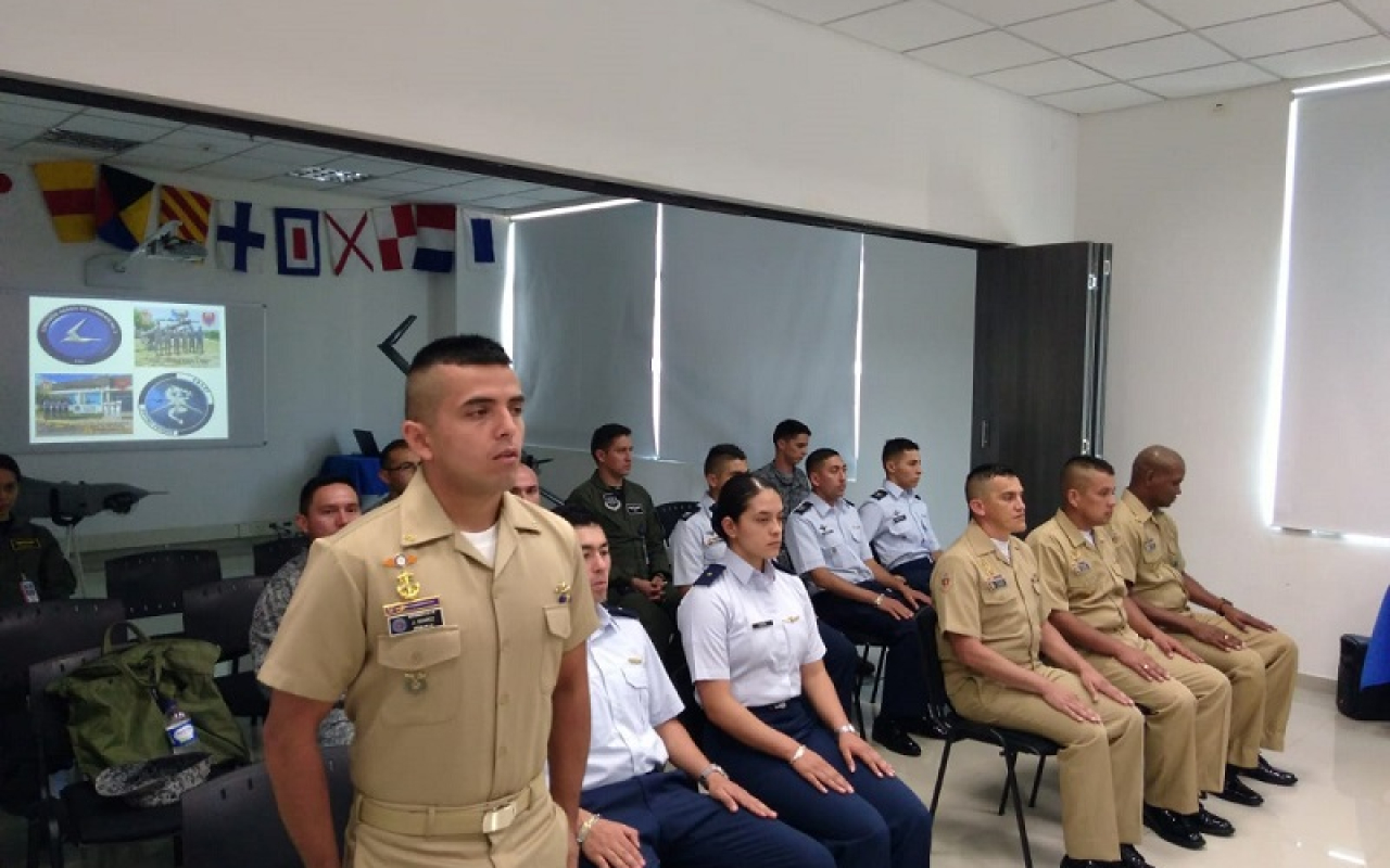 La Escuela Básica de Aeronaves Remotamente Tripuladas, realizó la clausura de dos cursos iniciales 