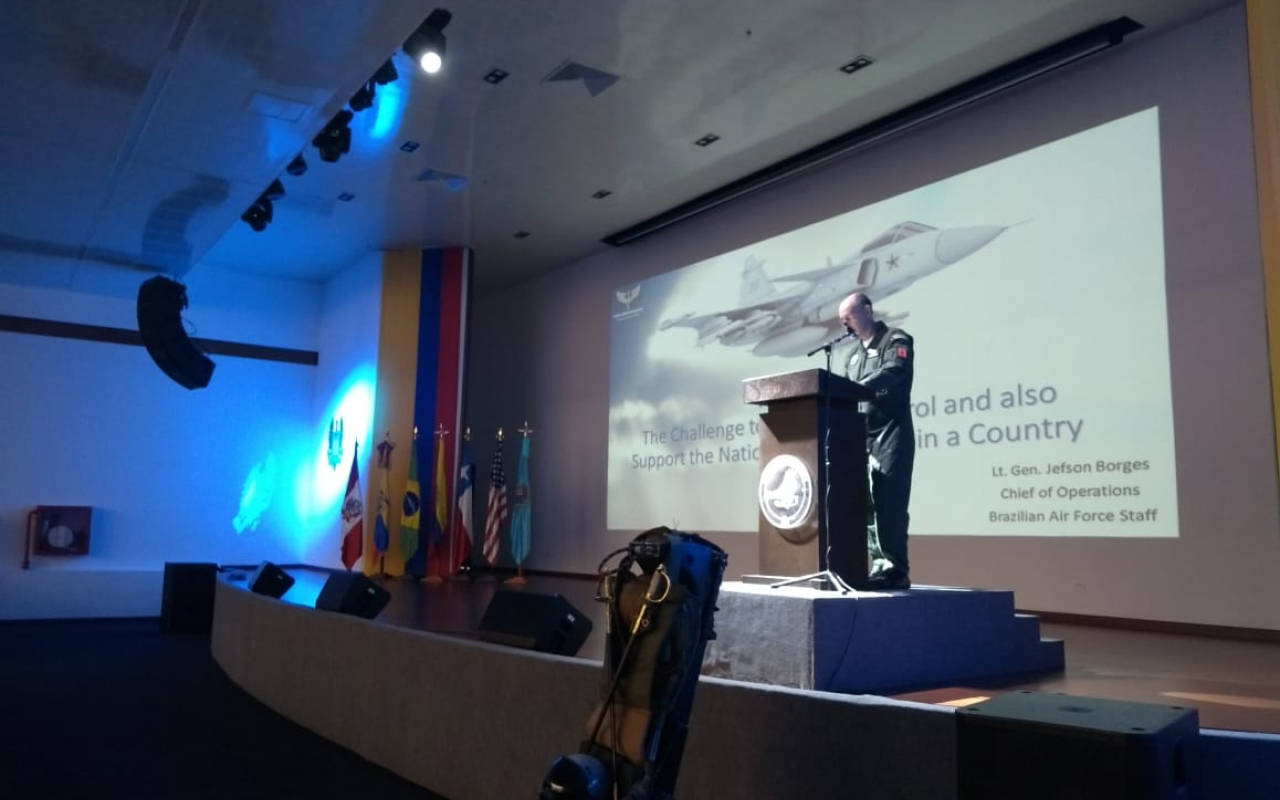 Décimo primer seminario de doctrina aérea y espacial se desarrolló en el Comando Aéreo de Combate No. 1