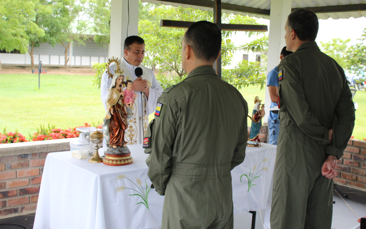 El Grupo Aéreo del Casanare celebra el Día de la Virgen del Carmen