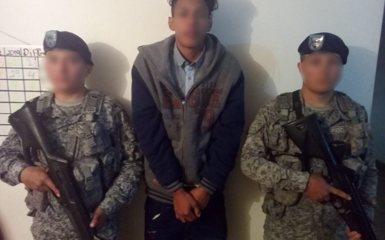 El Comando Aéreo de Mantenimiento realizó aprehensión de un sujeto por porte de ilegal de sustancias psicoactivas