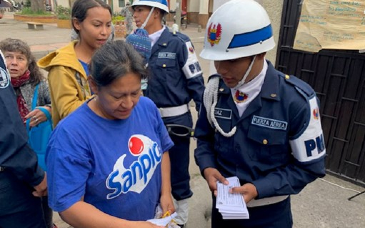 Con volantes, El CATAM combate el actuar delictivo en Engativá