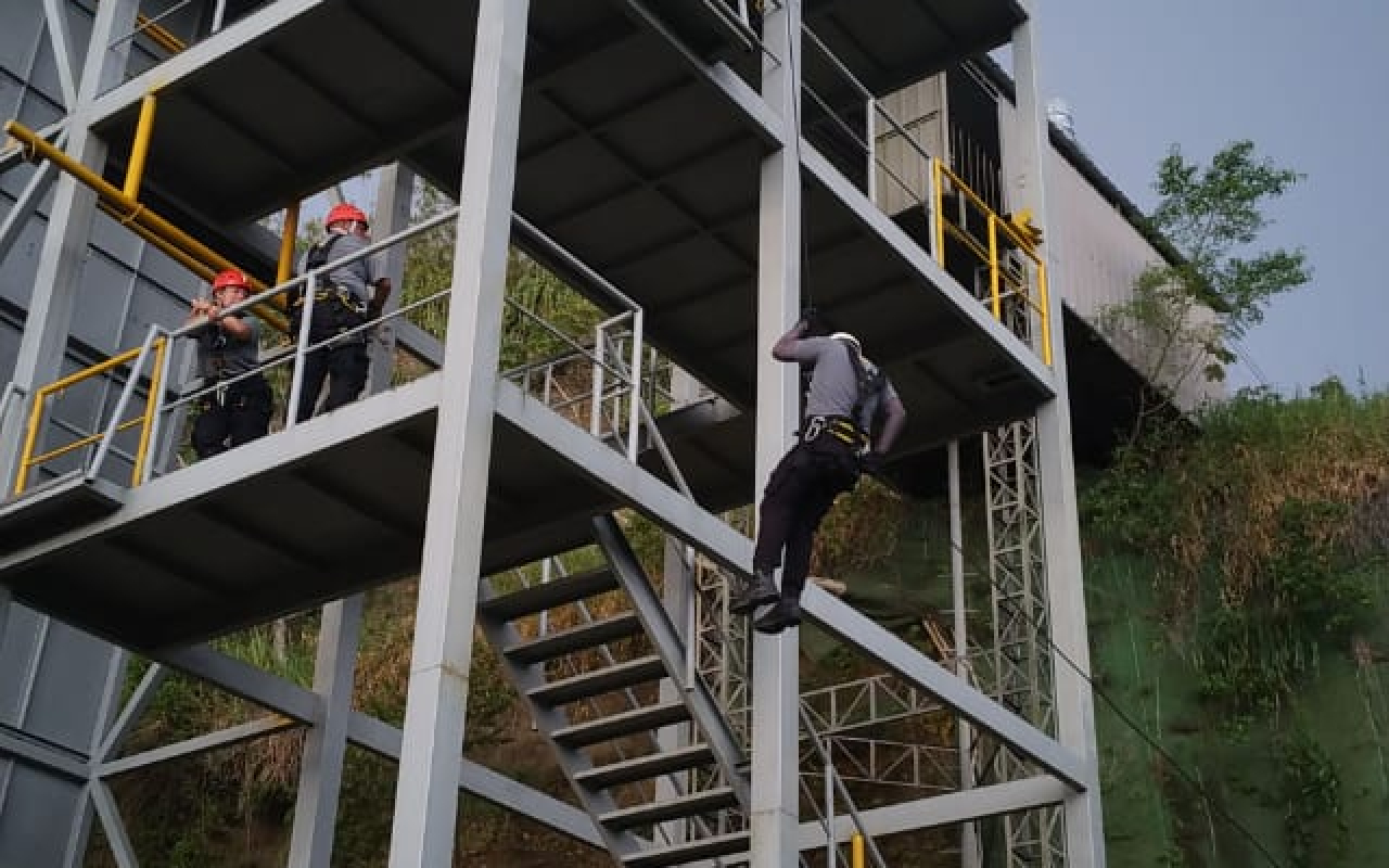Fuerza Aérea Colombiana y Aeronáutica Civil unen esfuerzos y capacitan su personal en Curso Básico de Rescate