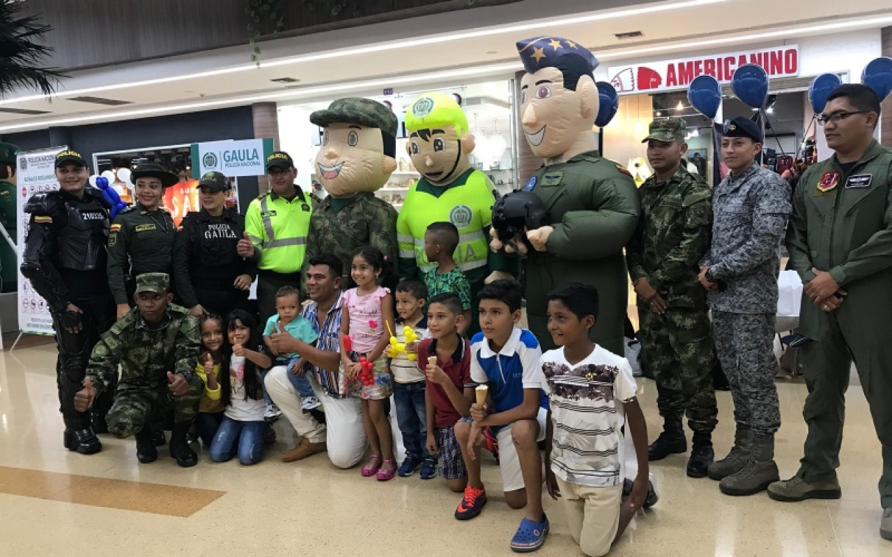 El Centro Comercial Guatapurí llevó a cabo el fin de semana patrio con la participación del CACOM 3