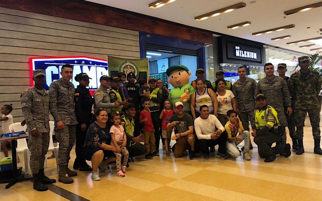 El CACOM 3 participó con un stand en la semana patria del Centro Comercial Carnaval
