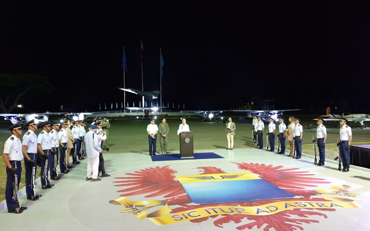 La Industria de Licores del Valle celebra los  100 años de la Fuerza Aérea Colombiana y hace un homenaje con la edición especial de uno de sus más importantes productos