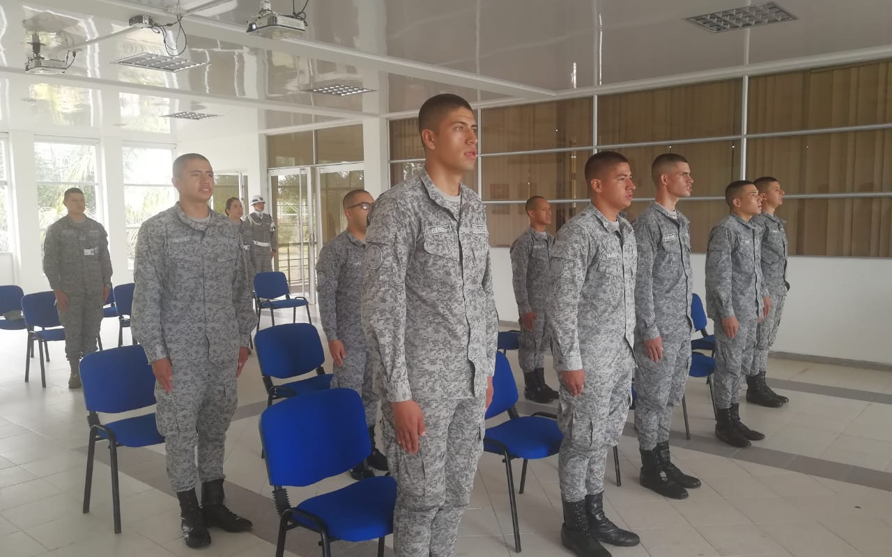 En el Grupo Aéreo del Oriente se licenciaron soldados de aviación.
