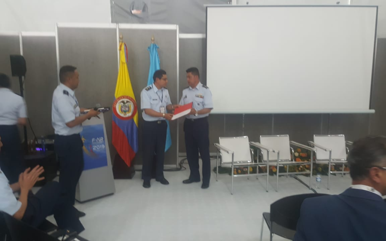 Reconocimiento al Escuadrón Laboratorios de Ensayos de CAMAN