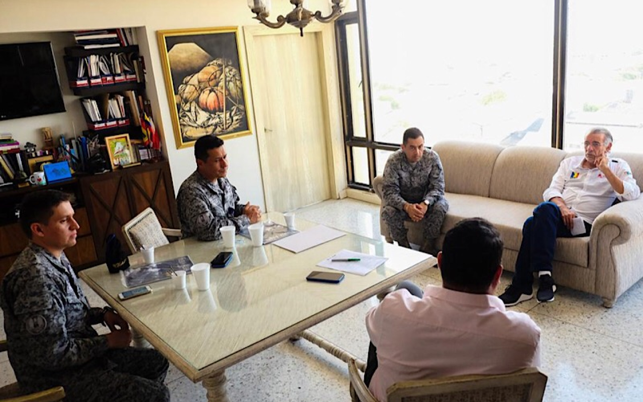 Comandante del CACOM 3 realiza visita estratégica al Gobernador del Atlántico