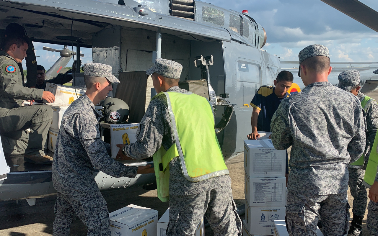 Fuerza Aérea transporta ayuda humanitaria para la comunidad indígena Wipijiwi en Vichada