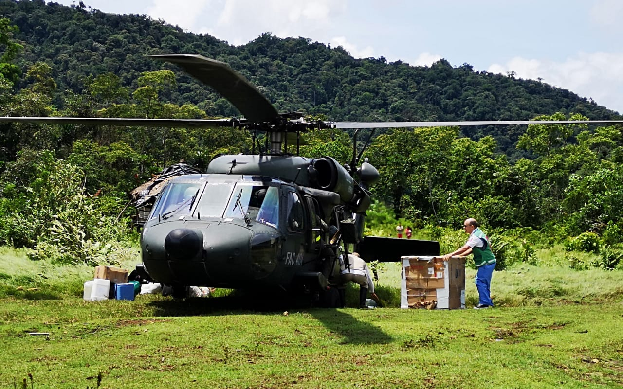 Misión médica e insumos de vacunación llegaron por aire hasta comunidad indígena en Antioquia