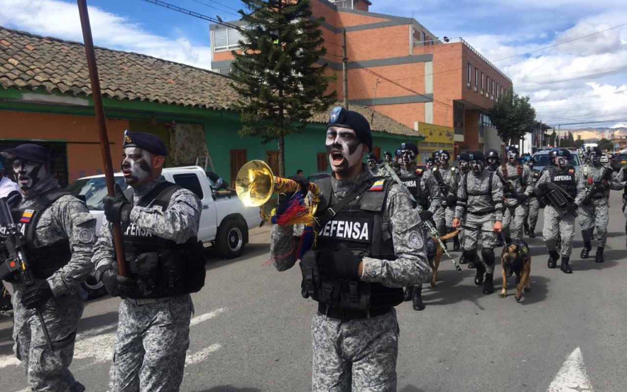 omando Aéreo de Mantenimiento participa en desfile militar en conmemoración de