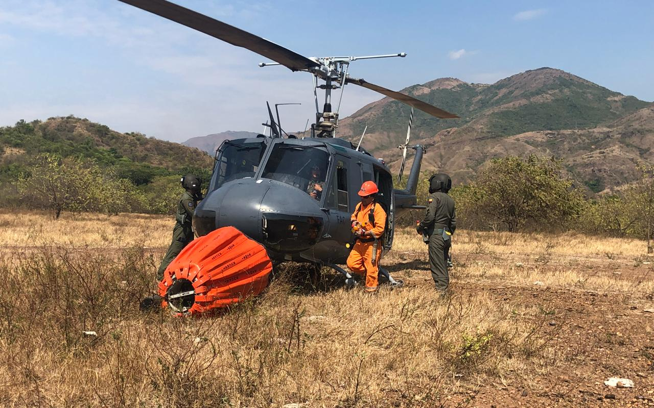 Fuerza Aérea Colombiana ayuda a prevenir incendios forestales.