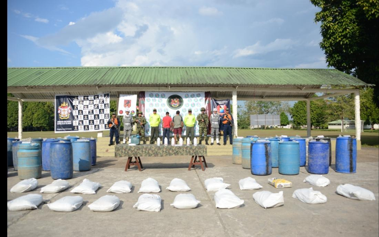 Incautación de insumos para la producción de sustancias ilícitas en el Amazonas