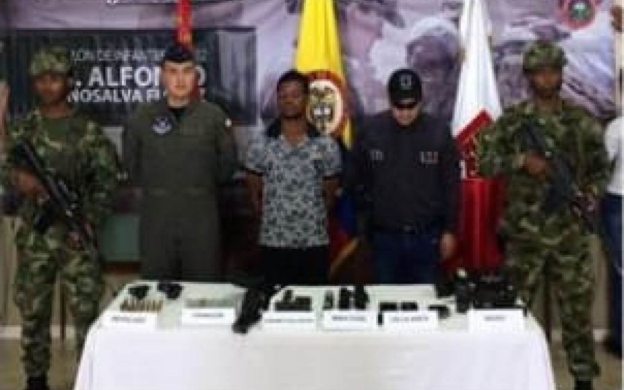 En operaciones militares fue capturado alias "Leiyer" y recuperados dos menores de edad 