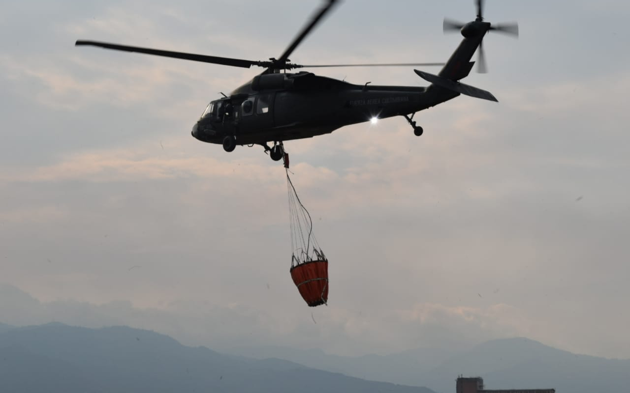 Fuerza Aérea Colombiana desarrolló operación de extinción de incendio en Yumbo,Valle