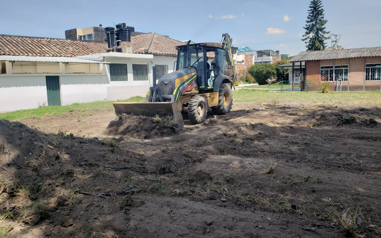 CAMAN realiza jornada de embellecimiento en el hogar la candelaria 