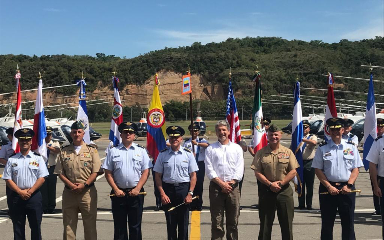 Estados Unidos entrega oficialmente 60 helicópteros a la Fuerza Aérea Colombiana