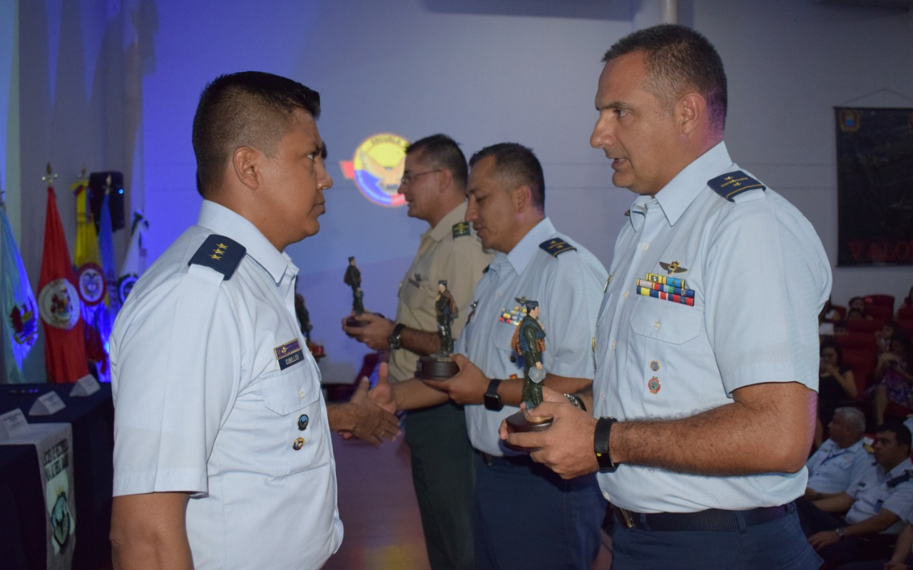 65 AÑOS CUMPLIÓ LA ESCUELA DE HELICÓPTEROS PARA LAS FUERZAS ARMADAS.