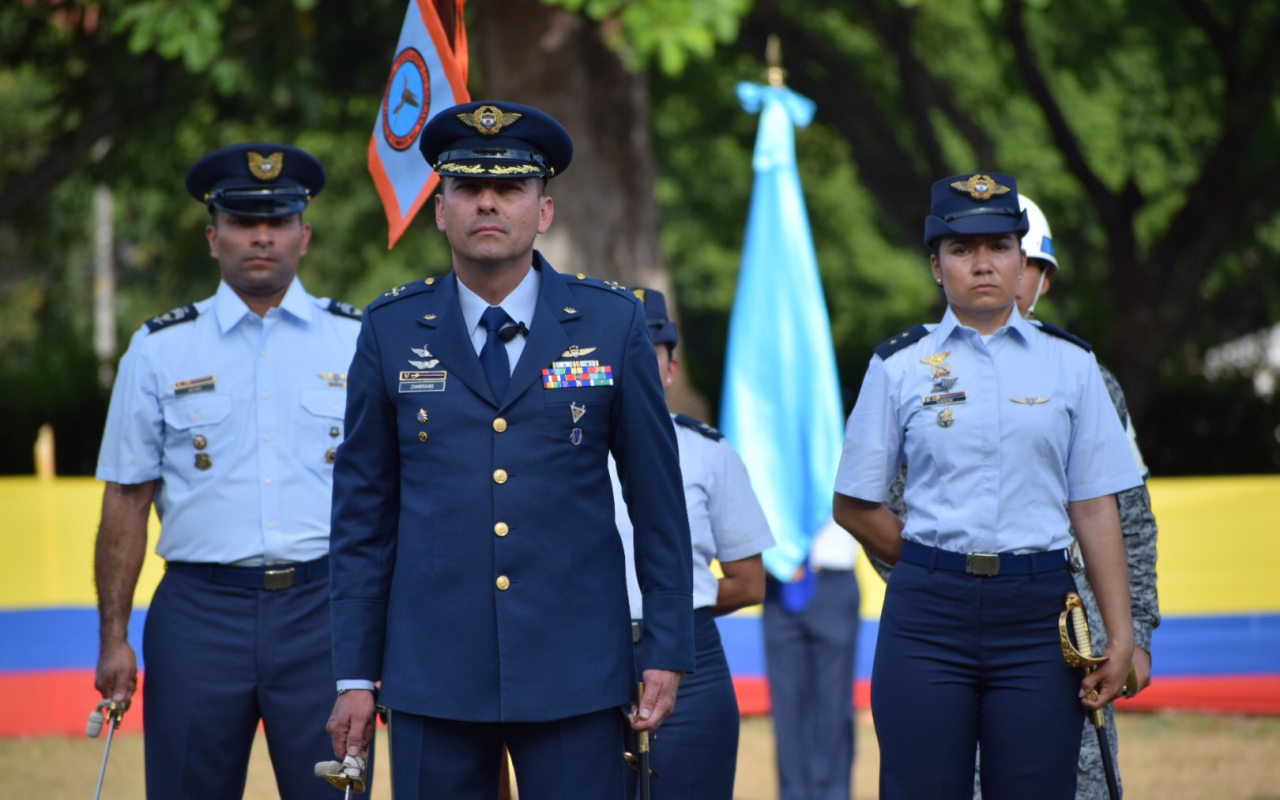 El CACOM4 de la Fuerza Aérea Colombiana tiene nuevo comandante