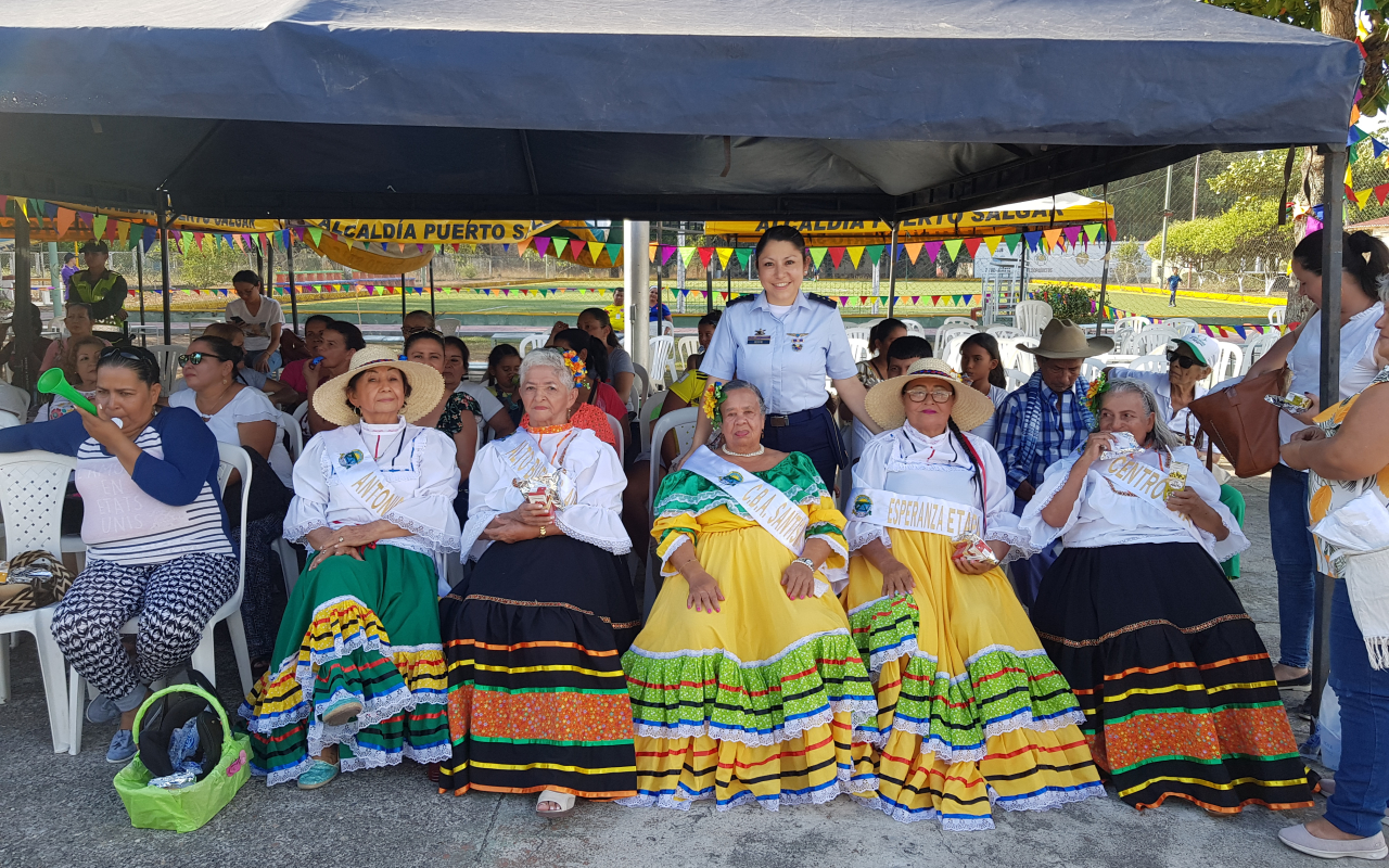 Fuerza Aérea Colombiana acompaña a las candidatas de la Tercera Edad de Puerto Salgar 