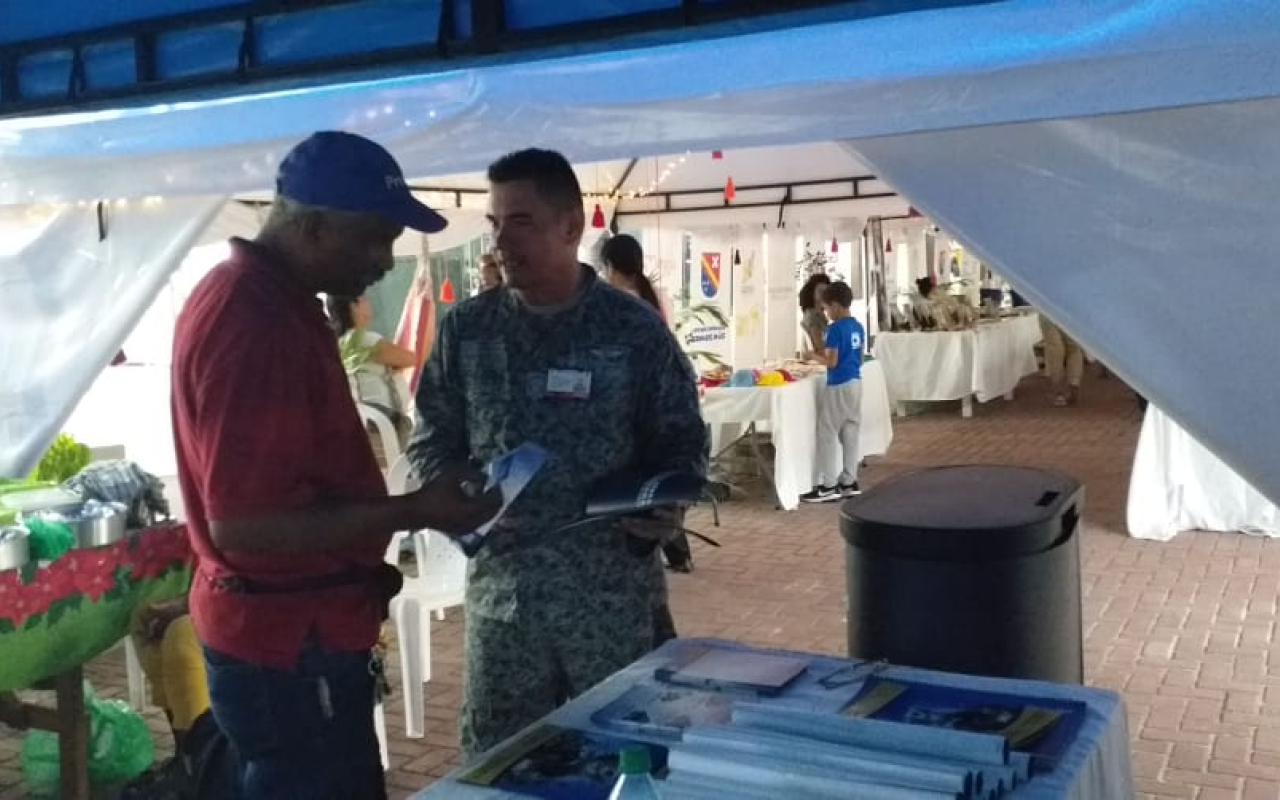 Fuerza Aérea Colombiana presente en la Feria Insular del Libro San Andrés Islas 