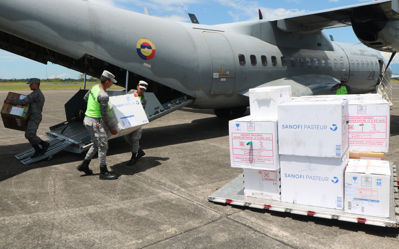 Una tonelada de vacunas, medicamentos e insumos llegan a la capital llanera en aeronaves de la Fuerza Aérea Colombiana