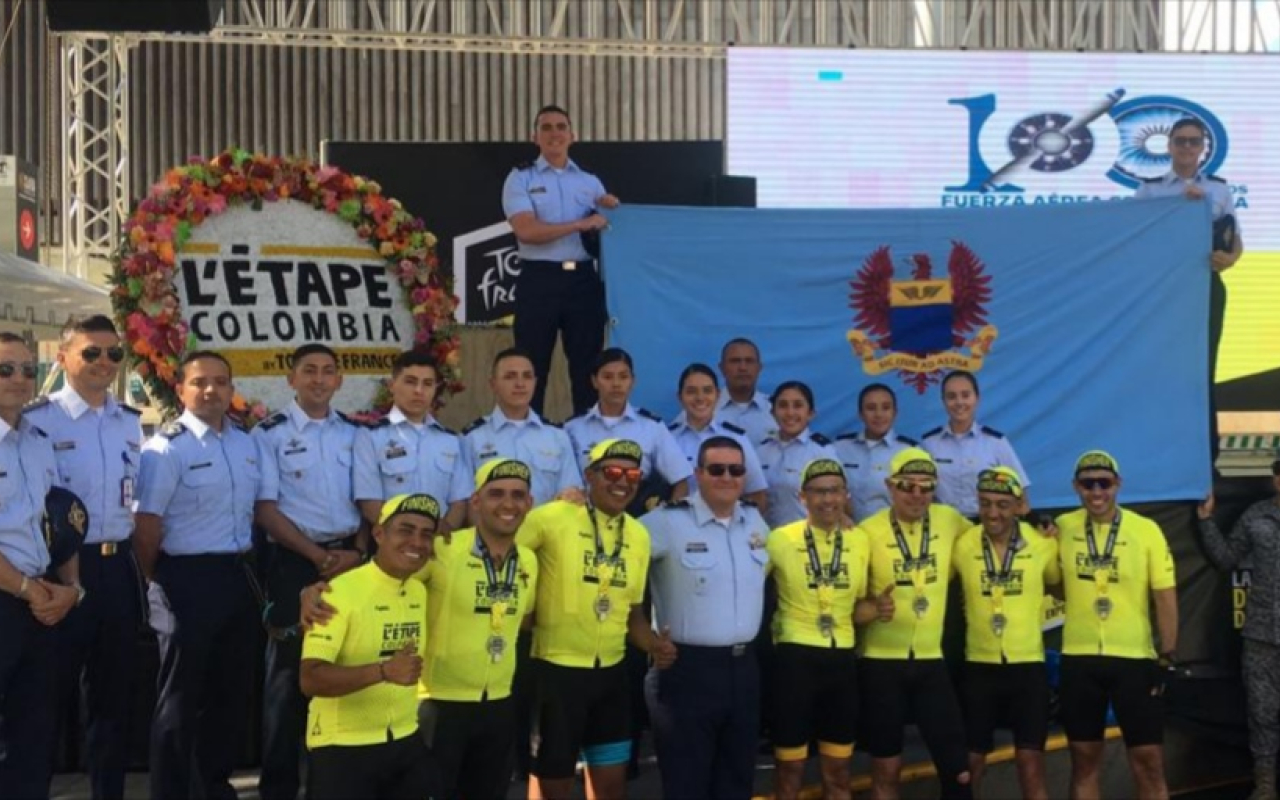 Por aire y tierra la Fuerza Aérea participó en L'ETape Colombia