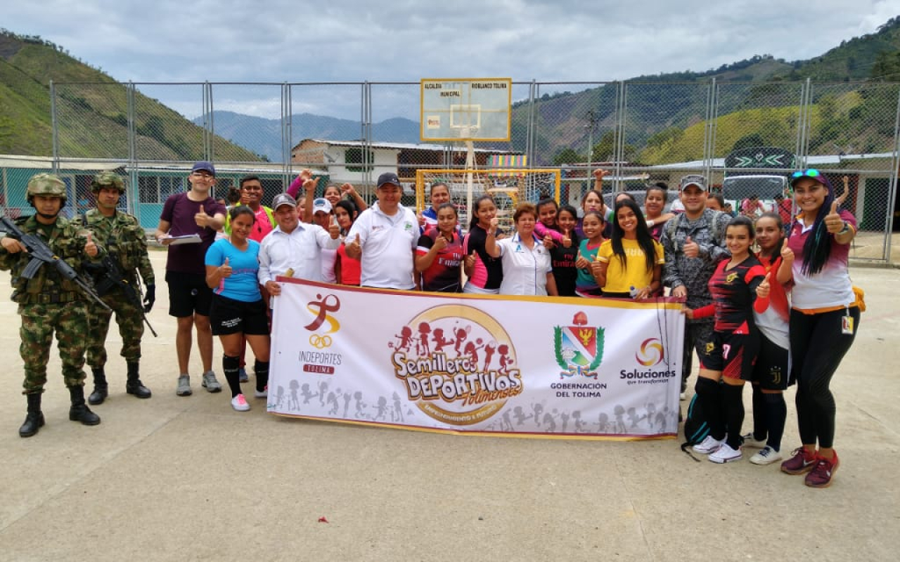 CACOM 4 LLEGÓ HASTA LA VEREDA LAS JUNTAS,  LLEVANDO ALEGRÍA A LOS NIÑOS DE ESTA PARTE DEL TOLIMA.