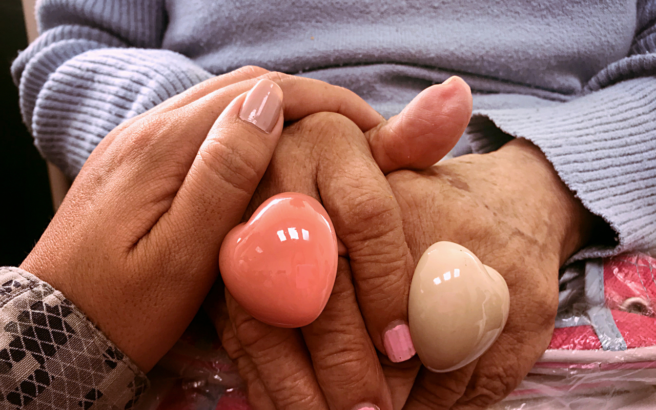 Abuelitos de Icononzo llevan a la Fuerza Aérea en su corazón. 