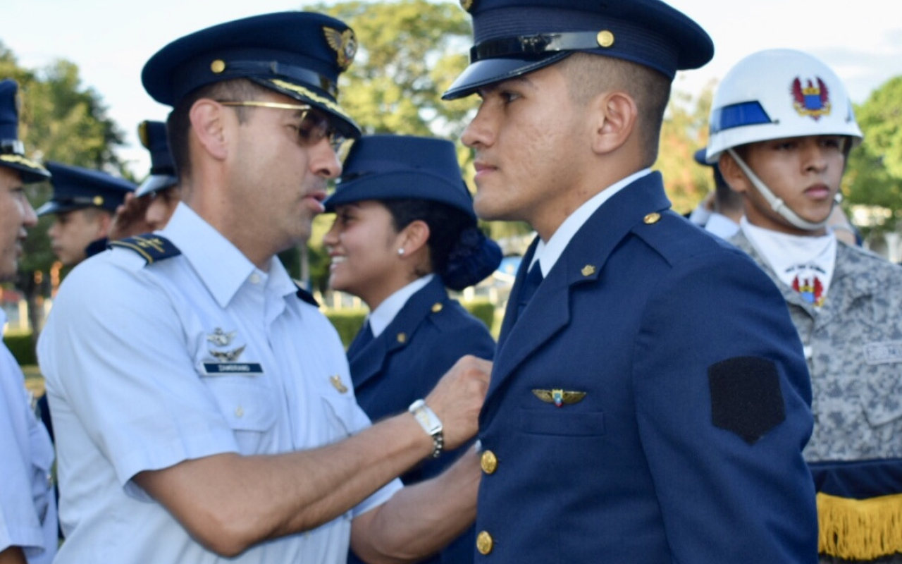 Ascenso de un personal de suboficiales en el CACOM4