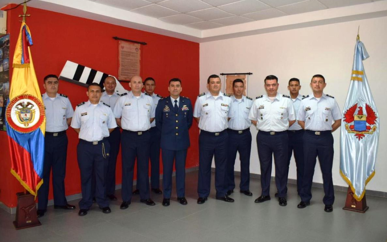 Suboficiales de la Fuerza Aérea Colombiana se preparan permanentemente para adquirir nuevas capacidades  