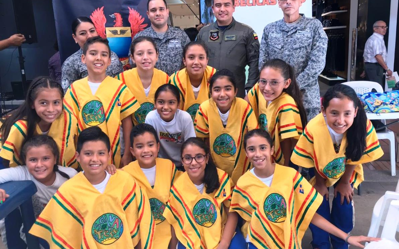 Fuerza Aérea celebró con los Ibaguereños el día del Colibrí Cabecicastaño