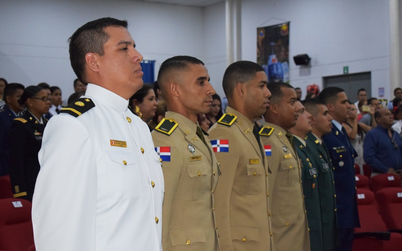 En las instalaciones del Comando Aéreo de Combate No. 4 se realizó  la clausura del  curso de Piloto Básico de Helicópteros No. 64 en el equipo TH-67, “Creek”.