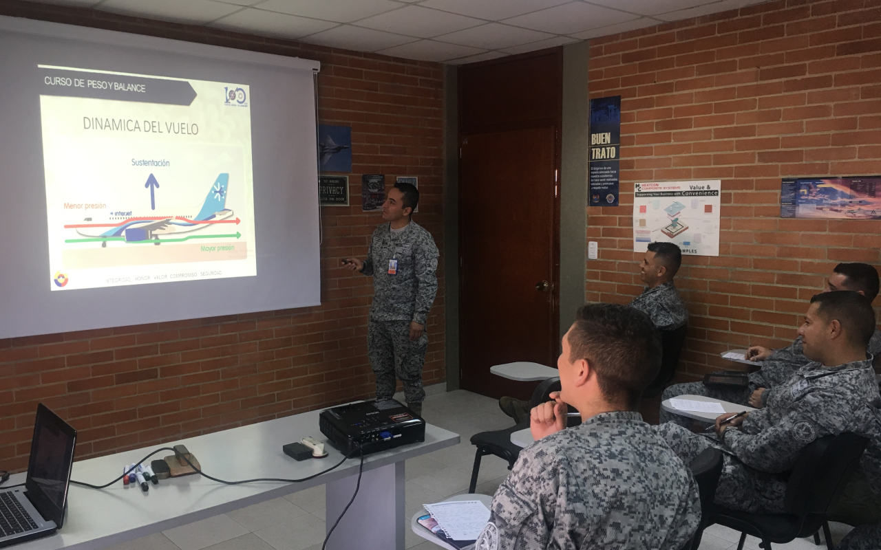El Comando Aéreo de Mantenimiento inicia Curso de Peso y Balance de Aeronaves.