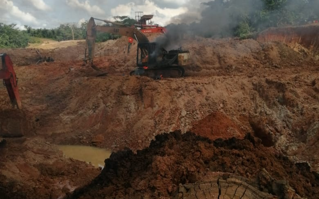 En operación de las Fuerzas Militares contra la minería ilegal se afectan las finanzas de los “Caparros"